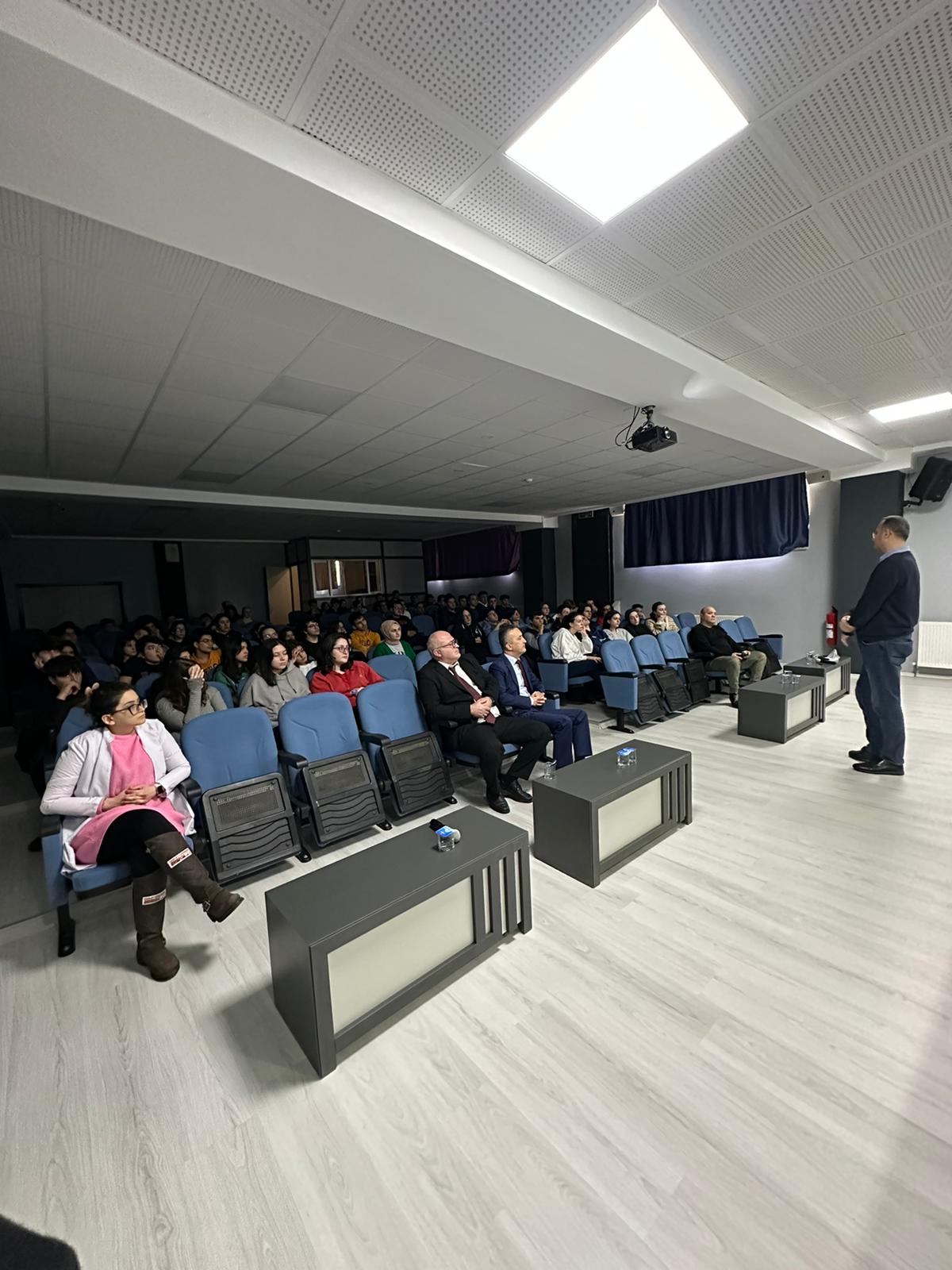 IMG-20230113-WA0011 Ünye Nazmi Arıkan Fen Bilimleri Okulumuzda 12. Sınıf öğrencileri ile keyifli bir sunum yaptım.
