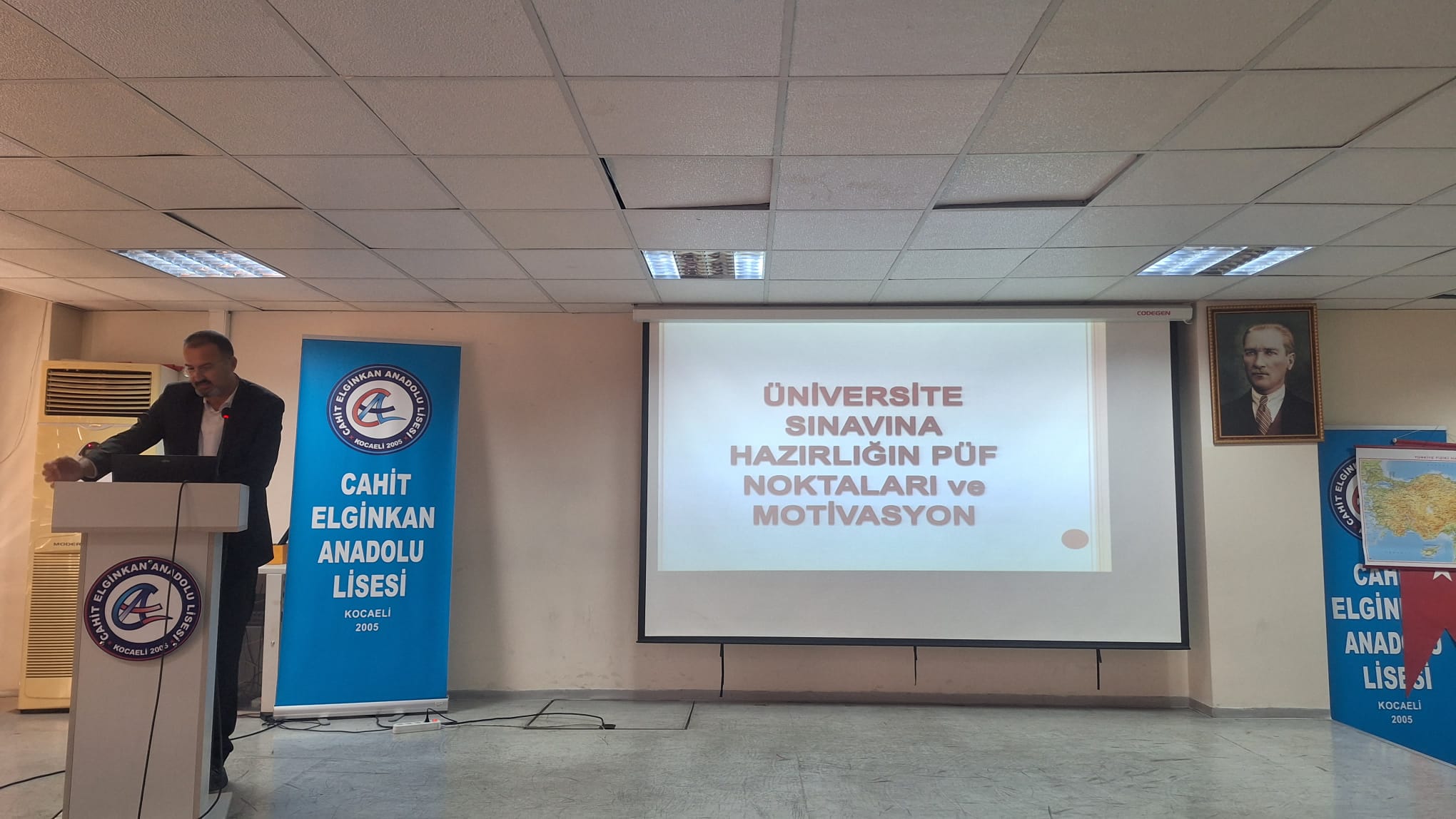 IMG-20231013-WA0026 İzmit Cahit Elginkan Anadolu Lisesi öğrencilerine Üniversite Sınavına Hazırlığın Püf Noktaları ve Motivaston konulu sunum yaptım.13.10.2023