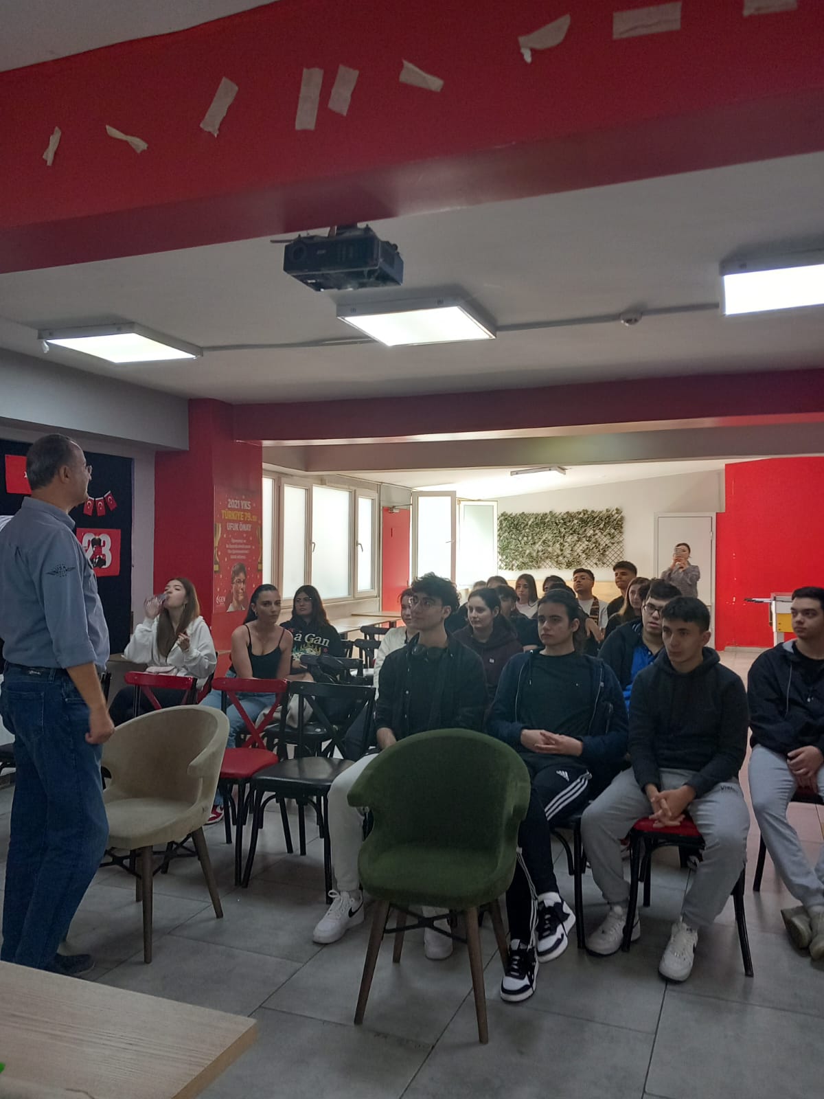 IMG-20250506-WA0011 Bakırköy GEN Koleji öğrencilerine sunum yaptım. 05.05.2025